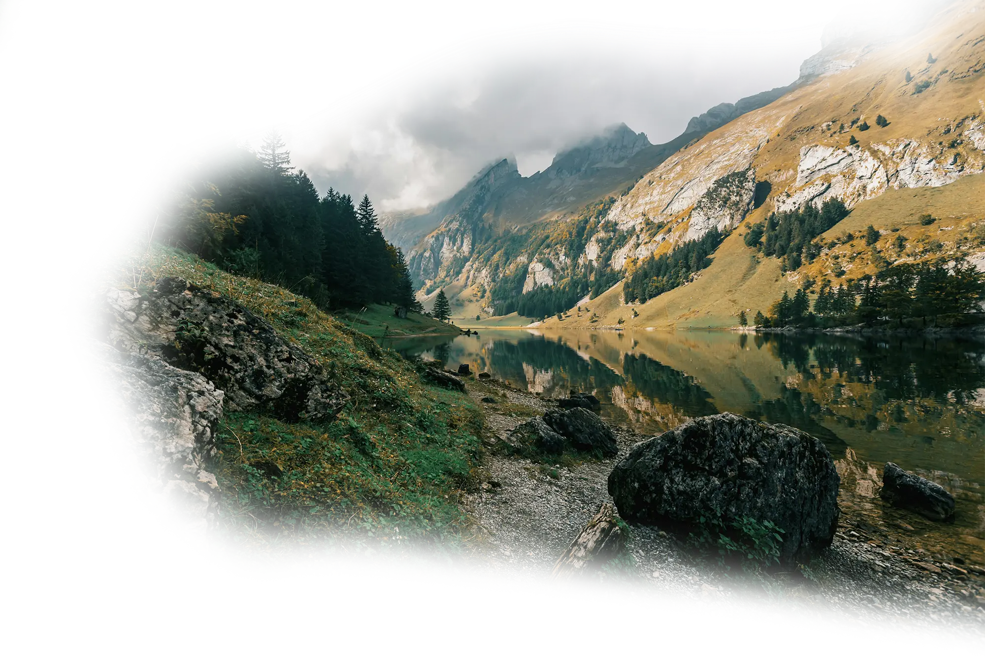 Photo d'illustration d'un lac dans une vallée en Suisse'